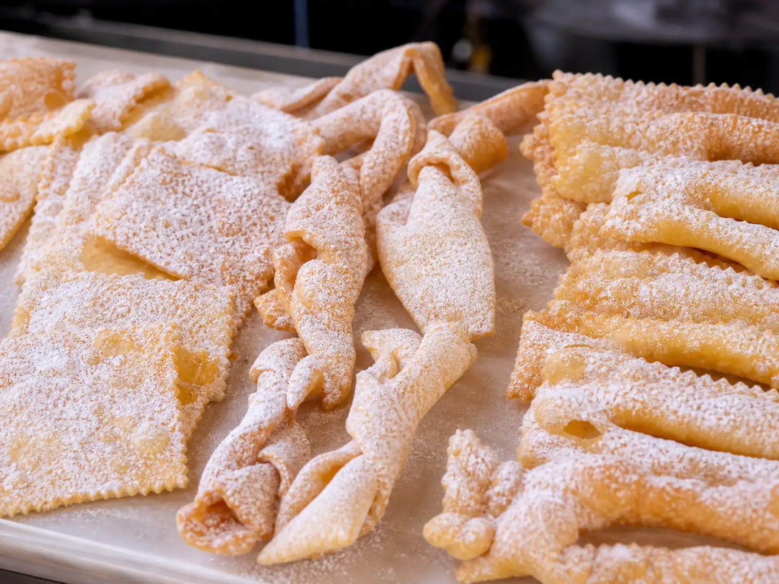 Dettaglio editoriale per l’articolo «Chiacchiere di Carnevale: tutti i nomi e le varianti regionali»