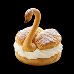 Cigno di pasta choux alla panna fresca